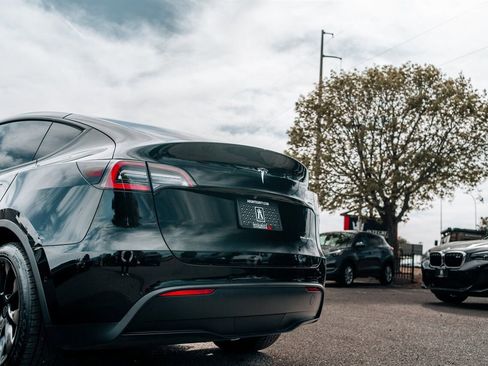Used 2021 Tesla Model Y Long Range AWD/4WD image 12