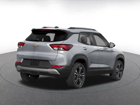 Used 2025 Chevrolet TrailBlazer LT FWD image 2