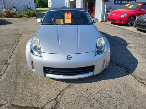 Used 2006 Nissan 350Z Enthusiast w/ (S02) Side Air Bags Pkg RWD image 3