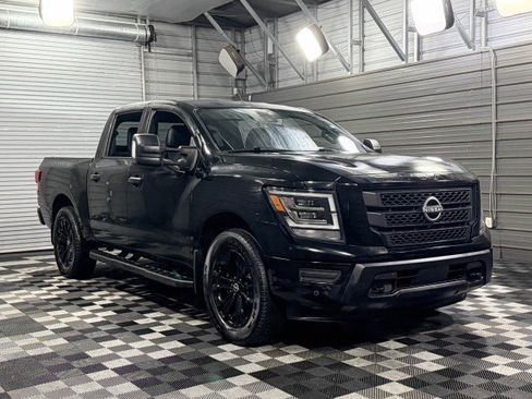 Used 2023 Nissan Titan SV w/ SV Convenience Package image 4