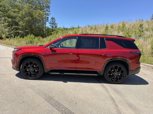 Used 2025 Chevrolet Traverse RS w/ LPO, Floor Liner Package AWD/4WD image 8