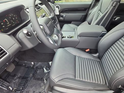 Used 2025 Land Rover Discovery S AWD/4WD image 23
