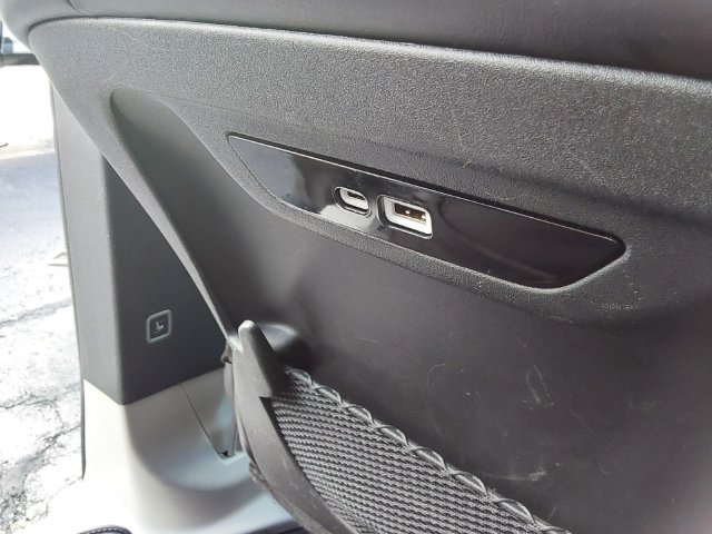 Used 2024 Chrysler Pacifica Touring-L FWD image 16