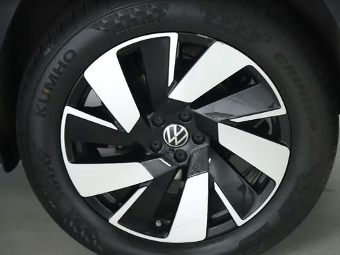 Certified 2024 Volkswagen Atlas Cross Sport SE AWD/4WD image 37