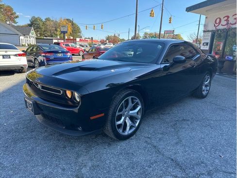 Used 2016 Dodge Challenger SXT Plus image 3