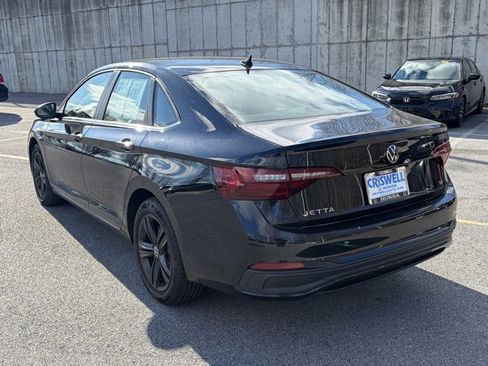 Used 2024 Volkswagen Jetta SE w/ Black Wheel Package image 5