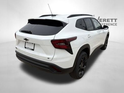 New 2026 Chevrolet Trax LT w/ Sunroof Package FWD image 7