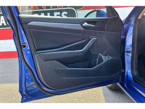Used 2024 Volkswagen Jetta SE FWD image 18