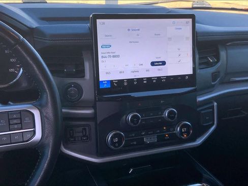 Used 2022 Ford Expedition XLT image 6