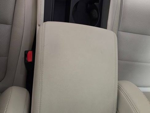 Used 2023 Jaguar F-PACE S image 31