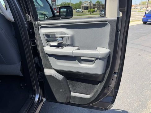Used 2018 RAM 1500 Classic SLT AWD/4WD image 16