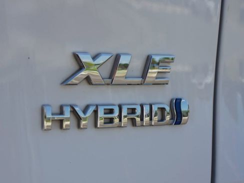 Used 2024 Toyota RAV4 XLE image 17