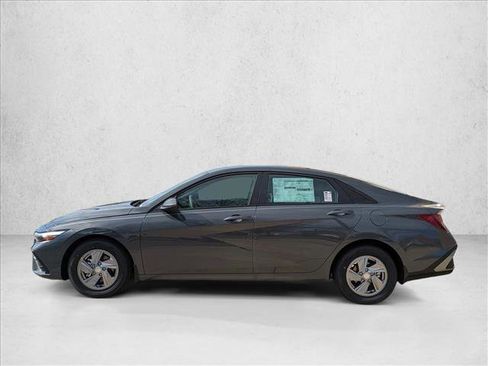 New 2026 Hyundai Elantra SE image 5