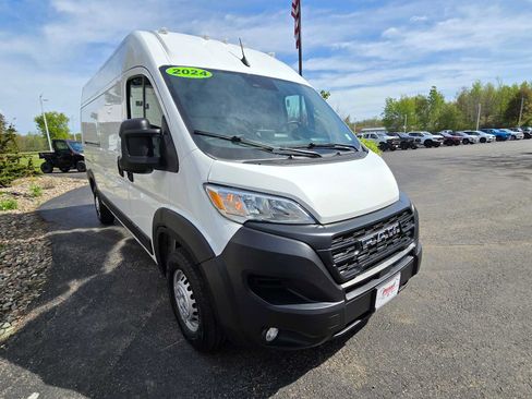 Used 2024 RAM ProMaster 2500 w/ Convenience Group FWD image 8