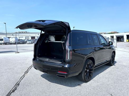 Certified 2026 Cadillac Escalade Platinum Sport w/ LPO, ONYX Package AWD/4WD image 24