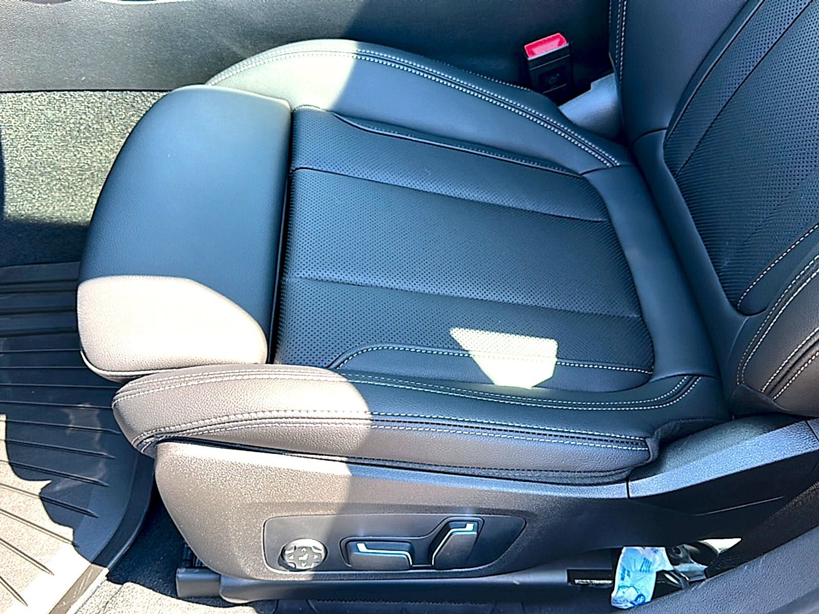 New 2026 BMW 330i Sedan w/ M Sport Package RWD image 12