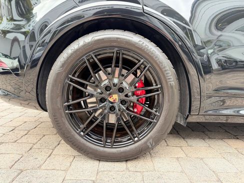 Used 2025 Porsche Cayenne GTS image 27