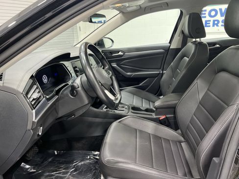 Used 2024 Volkswagen Jetta SE FWD image 11
