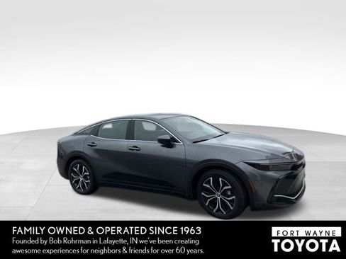 Used 2023 Toyota Crown XLE image 5