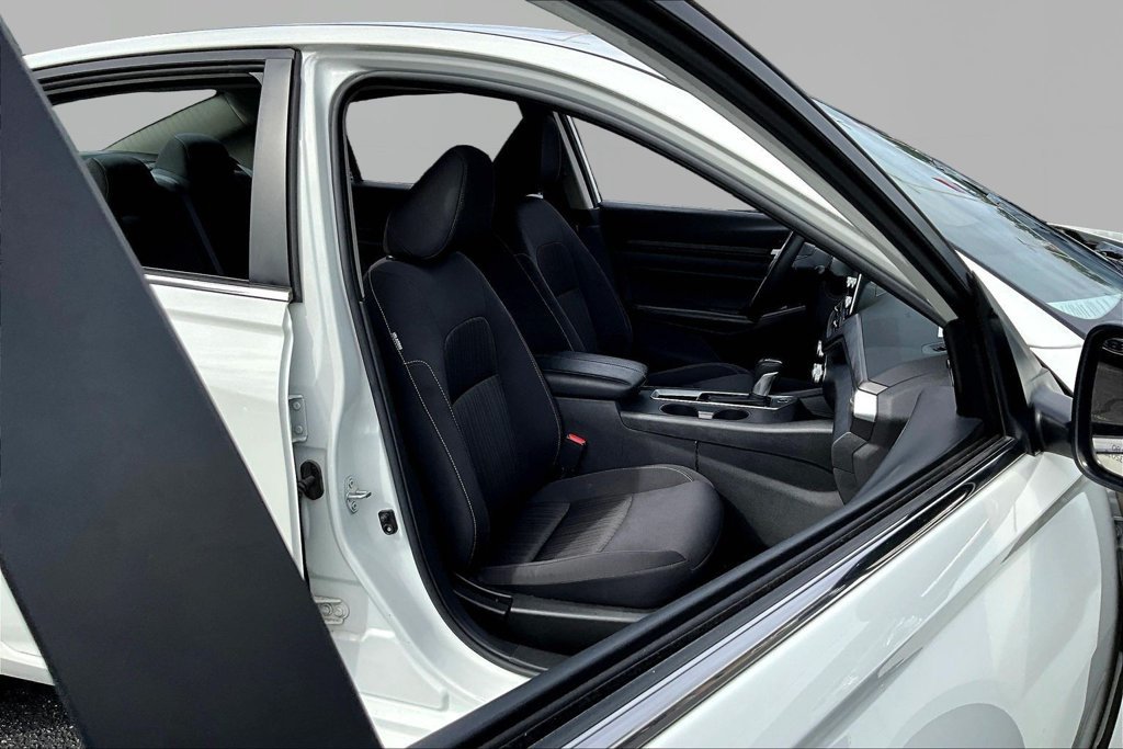 Used 2025 Nissan Altima 2.5 SV FWD image 28