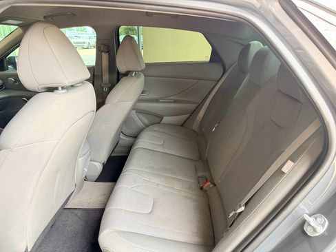 Used 2024 Hyundai Elantra SE FWD image 24
