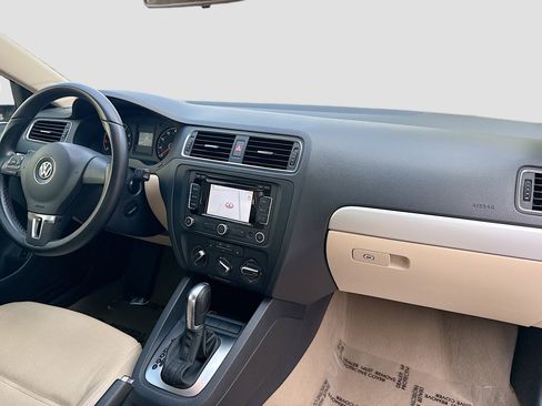 Used 2011 Volkswagen Jetta SEL image 32