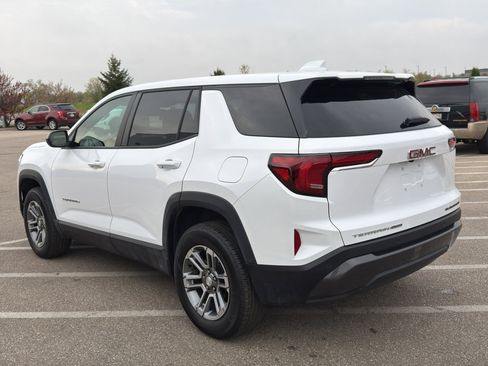 Used 2025 GMC Terrain Elevation AWD/4WD image 3