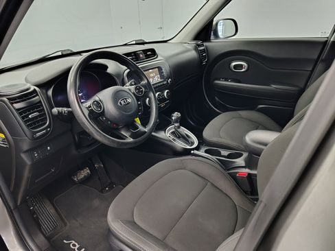 Used 2017 Kia Soul Base image 31