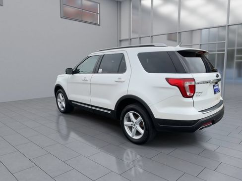 Used 2018 Ford Explorer XLT w/ Equipment Group 202A AWD/4WD image 6