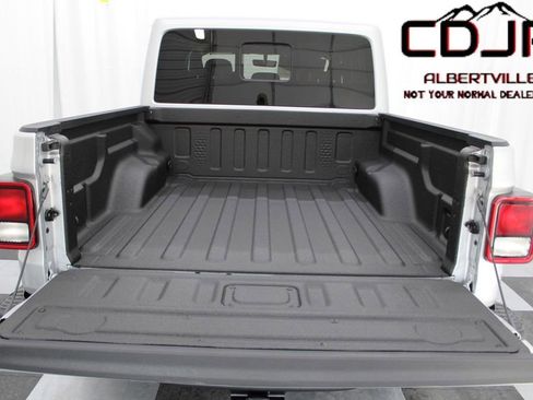 Used 2023 Jeep Gladiator Rubicon w/ Cold Weather Group image 8