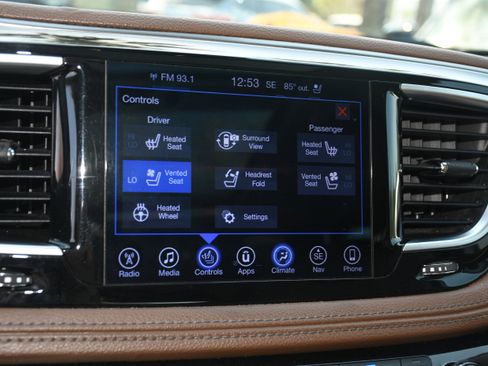 Used 2017 Chrysler Pacifica Limited w/ UConnect Theater Package image 16