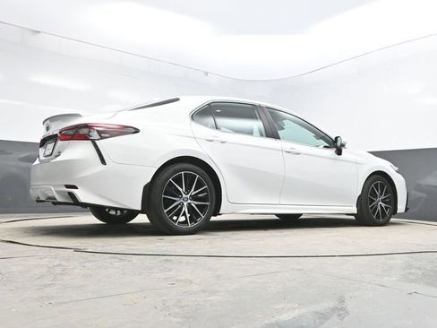 Used 2022 Toyota Camry SE image 32