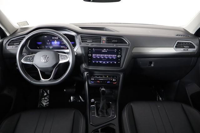 Used 2023 Volkswagen Tiguan SE FWD image 16