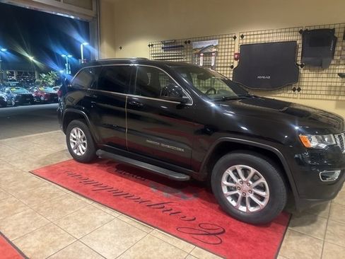 Used 2021 Jeep Grand Cherokee Laredo image 8