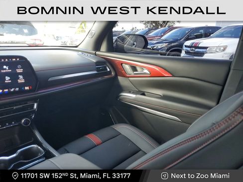 Used 2024 Chevrolet Traverse RS image 17