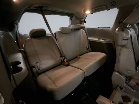 Used 2019 Toyota Sienna XLE w/ XLE Navigation Package image 26
