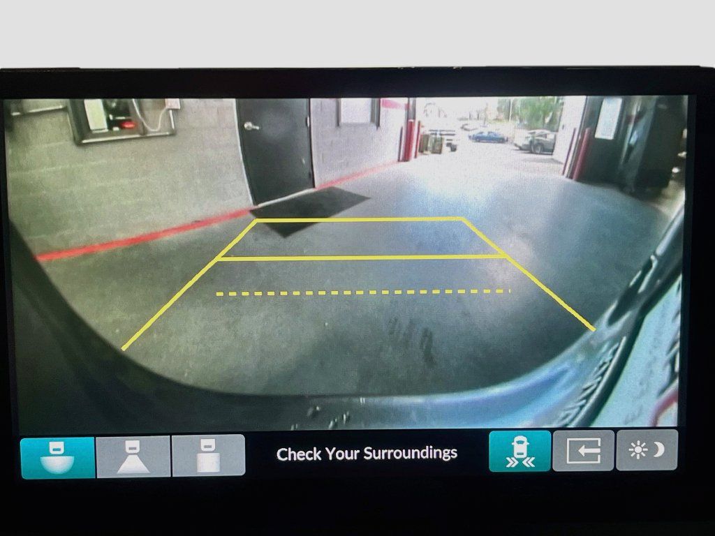 Used 2025 Honda Pilot Touring image 14