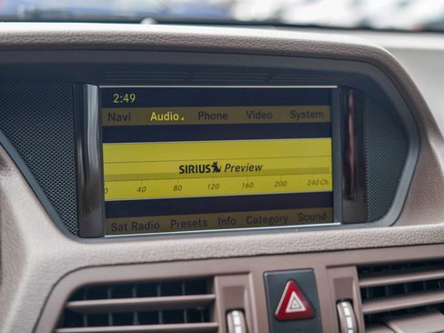 Used 2011 Mercedes-Benz E 350 E 350 Coupe 2D image 21