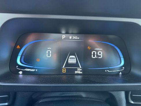 Certified 2025 Hyundai Elantra Sport image 32