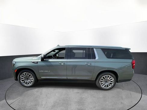 Used 2023 GMC Yukon XL Denali Ultimate AWD/4WD image 4