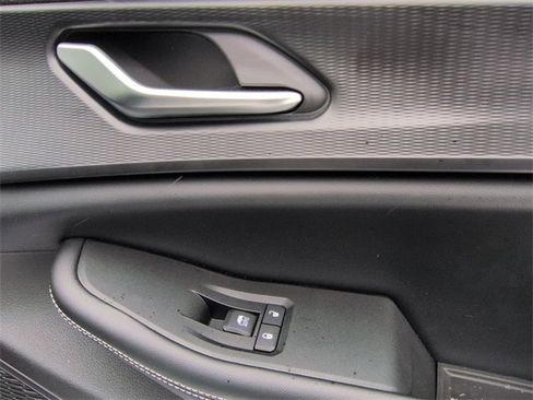 Used 2024 Jeep Grand Cherokee Laredo X image 28