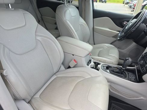 Used 2020 Jeep Cherokee Limited FWD image 13