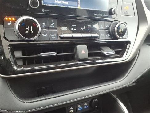 Certified 2022 Toyota Highlander XLE image 23