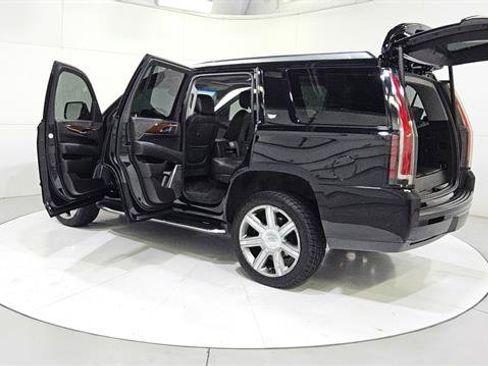 Used 2019 Cadillac Escalade Premium Luxury RWD image 31