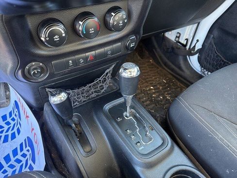 Used 2015 Jeep Wrangler Unlimited Rubicon w/ Connectivity Group image 21