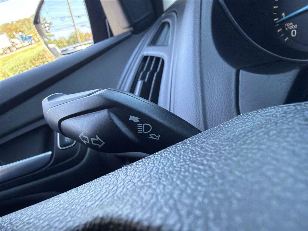 Used 2017 Ford Focus SE FWD image 12