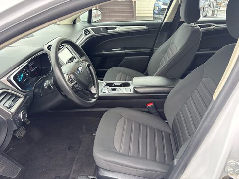 Used 2020 Ford Fusion SE image 12