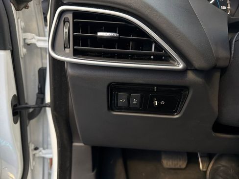 Used 2019 Jaguar F-PACE Premium image 12