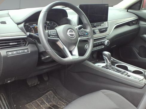 Used 2023 Nissan Altima 2.5 SV w/ SV Premium Package image 10