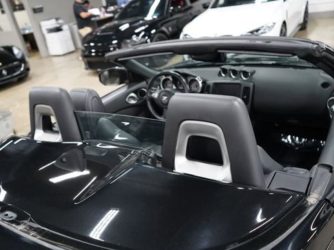 Used 2019 Nissan 370Z Touring RWD image 19